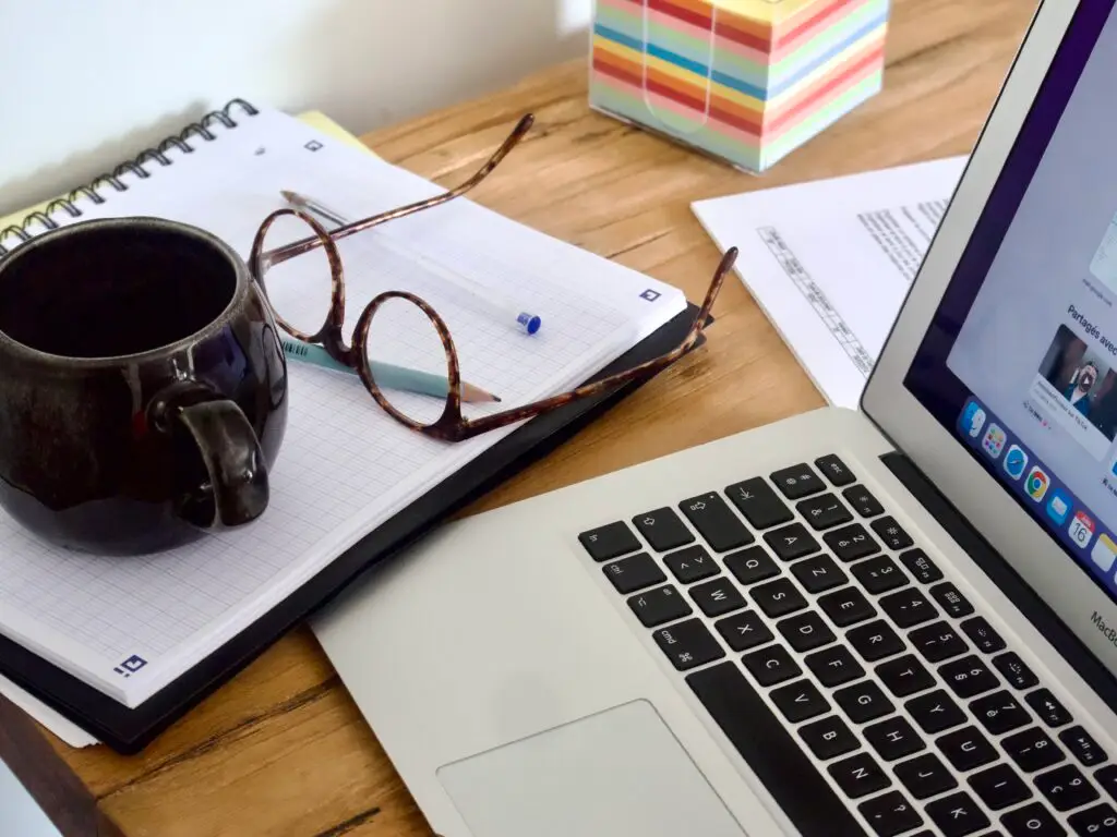 Les compétences indispensables pour devenir secrétaire indépendante en 2025